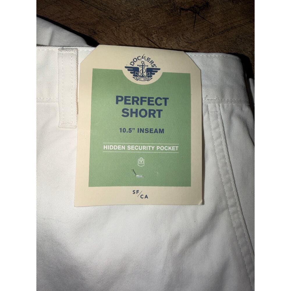Docker men’s New perfect shorts with hidden security pocket - Picture 6 of 16